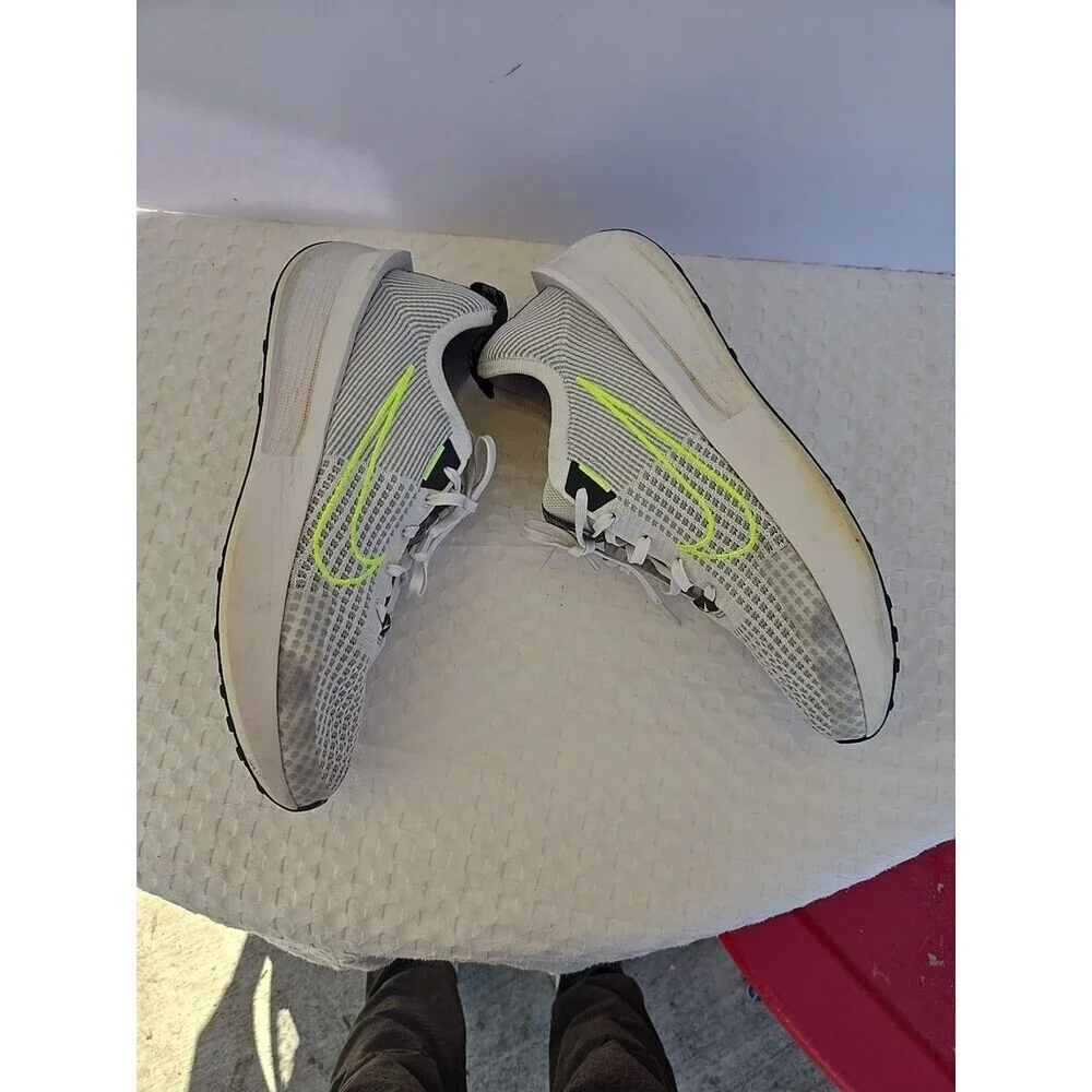 Nike Interact Run White Wolf Grey Black Volt Mens Size 11.5